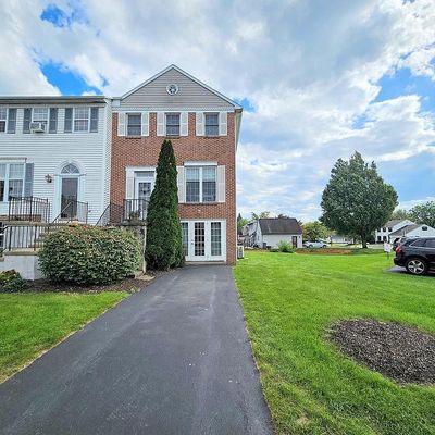 28 Brookfield Rd, Lititz, PA 17543