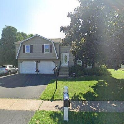 28 Peach Tree Ln, Berlin, CT 06037