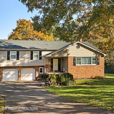 33 Hidden Stream Rd, Freehold, NJ 07728