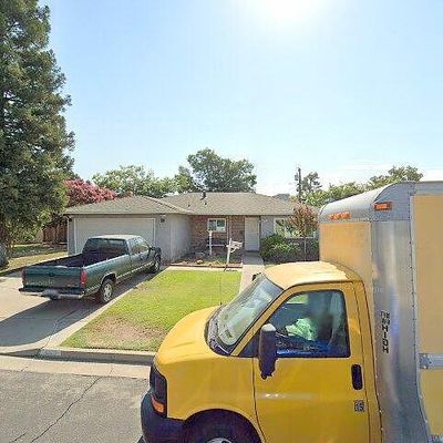 33 Russell Ave, Clovis, CA 93612