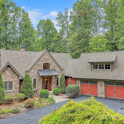 34 Village Springs Ln, Hendersonville, NC 28739