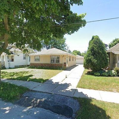 341 W Wabash Ave, Waukesha, WI 53186