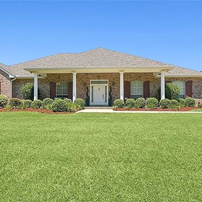 31057 Woodland Dr, Lacombe, LA 70445