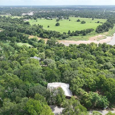 316 Valley View Dr, La Grange, TX 78945