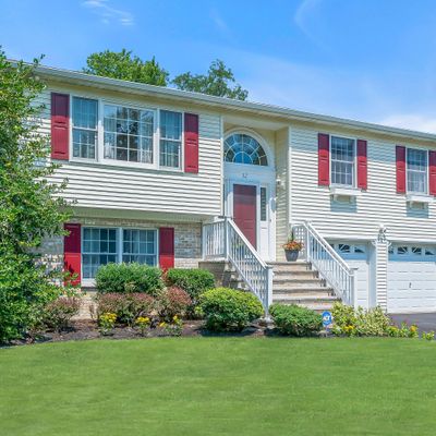 32 Columbia Dr, Eatontown, NJ 07724