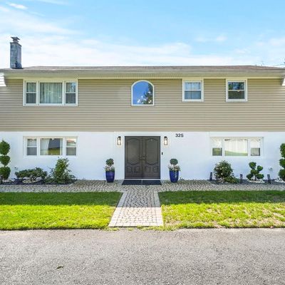 325 Pinebrook Rd, Manalapan, NJ 07726