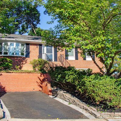 3908 Gresham Pl, Alexandria, VA 22305