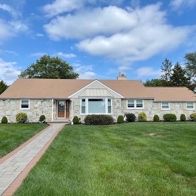 399 Lawrence Rd, Huntingdon Valley, PA 19006