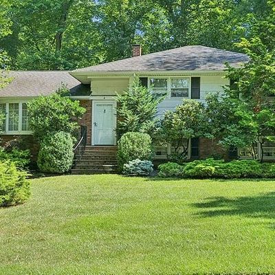 4 Brookwood Dr, West Caldwell, NJ 07006