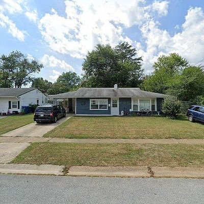 4 Chaucer Dr, Newark, DE 19713