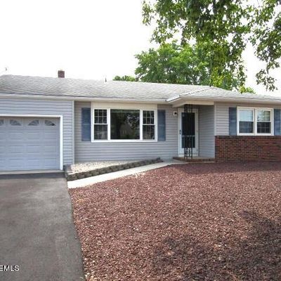 4 Harmony Rd, Toms River, NJ 08757