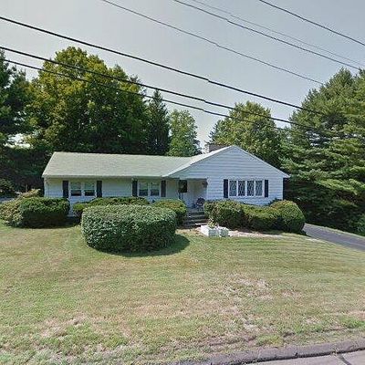 4 Hubbard Rd, North Branford, CT 06471