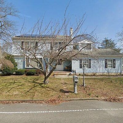 40 Elm St, Beachwood, NJ 08722