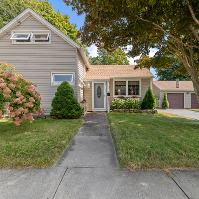 40 Lester Ave, Pawcatuck, CT 06379