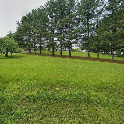 4081 Country Club Rd, Troutville, VA 24175