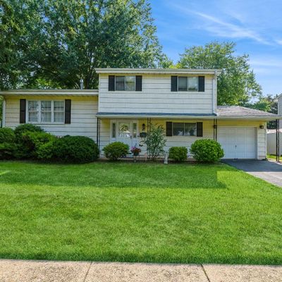 41 Gramercy Rd, Old Bridge, NJ 08857