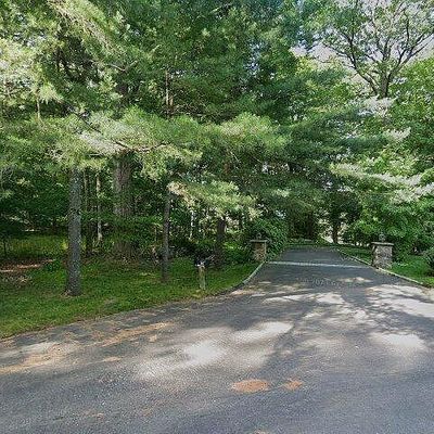 42 Alan Ln, New Canaan, CT 06840