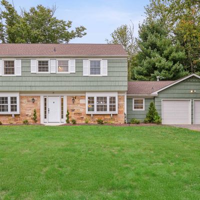 39 Ogden Ln, Manalapan, NJ 07726