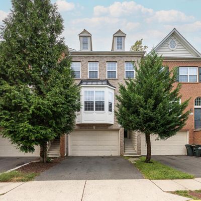 4522 English Holly Dr, Fairfax, VA 22030