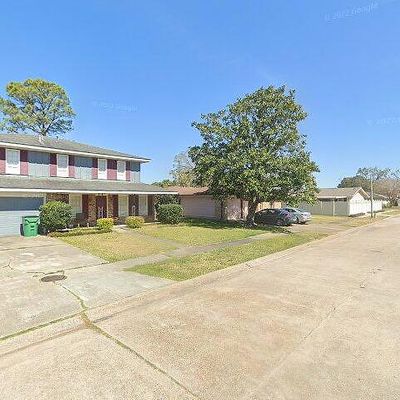 469 Westmeade Dr, Gretna, LA 70056