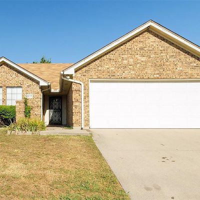 4909 Colonial Park Dr, Haltom City, TX 76117