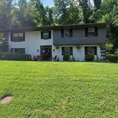 5 Cavalier Dr, Huntington, WV 25701