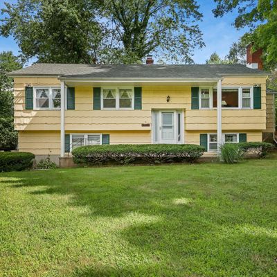 5 Grumman Ct, Norwalk, CT 06851