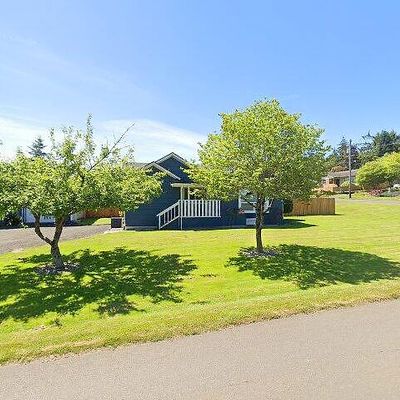 524 Jackson Ave, Raymond, WA 98577