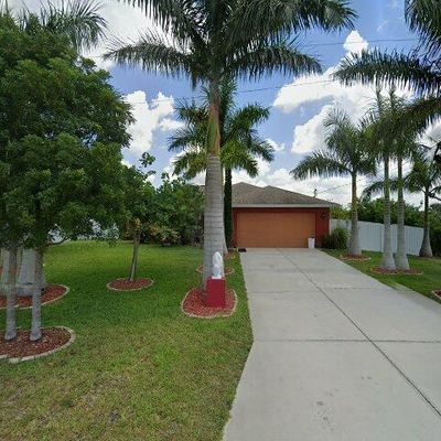 525 Trinity St E, Lehigh Acres, FL 33974