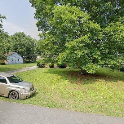 533 Heatherton Ln, Rural Hall, NC 27045