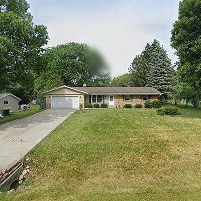 5415 S Oak Ridge Dr, New Berlin, WI 53146