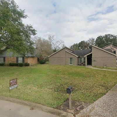 5674 Longwood St, Beaumont, TX 77707