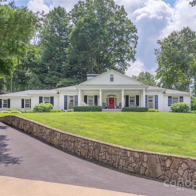 568 Country Club Dr, Waynesville, NC 28786