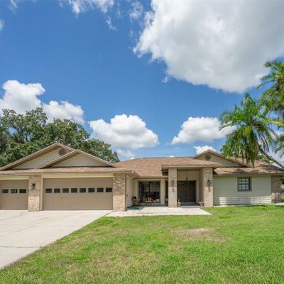 5735 Marie Dr, Zephyrhills, FL 33541