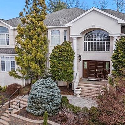 50 Beachmont Ter, Caldwell, NJ 07006