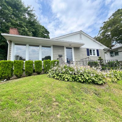 51 Dow St, New London, CT 06320