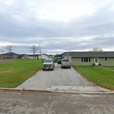 516 Washington St Se, Warroad, MN 56763