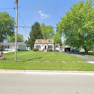 519 S Sycamore St, Genoa, IL 60135