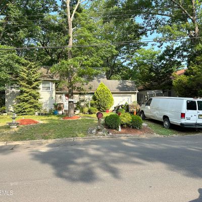 616 Caranetta Dr, Lakewood, NJ 08701