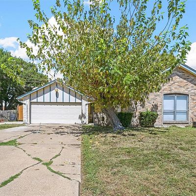 646 Lynne Dr, Grand Prairie, TX 75052