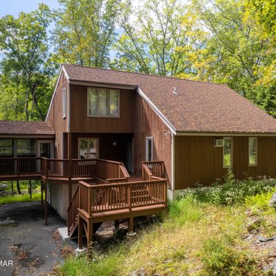 6492 Decker Rd, Bushkill, PA 18324