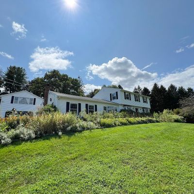 67 Head Of Meadow Rd, Newtown, CT 06470