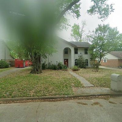 5818 Templegate Dr, Houston, TX 77066