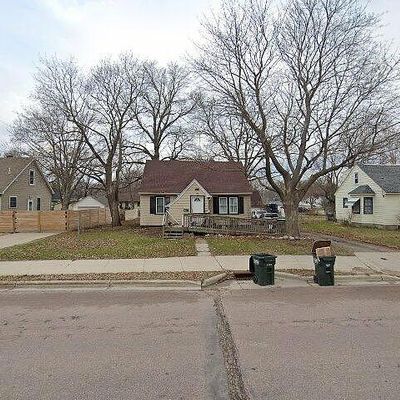 584 Bluff St Ne, Hutchinson, MN 55350