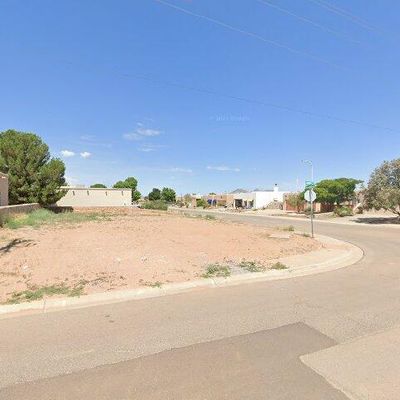 5853 Jalapeno Dr, Las Cruces, NM 88012