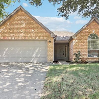 5929 Hillview Dr, Watauga, TX 76148