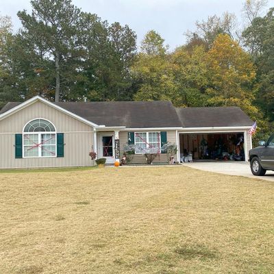 6 Connie Trl, Grantville, GA 30220