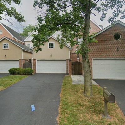 6 Governors Ln, Princeton, NJ 08540