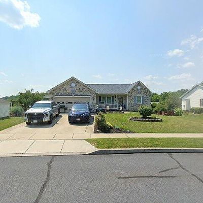 6 Trenton Ct, Littlestown, PA 17340