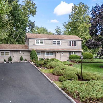 6 Yorktowne Dr, Manalapan, NJ 07726